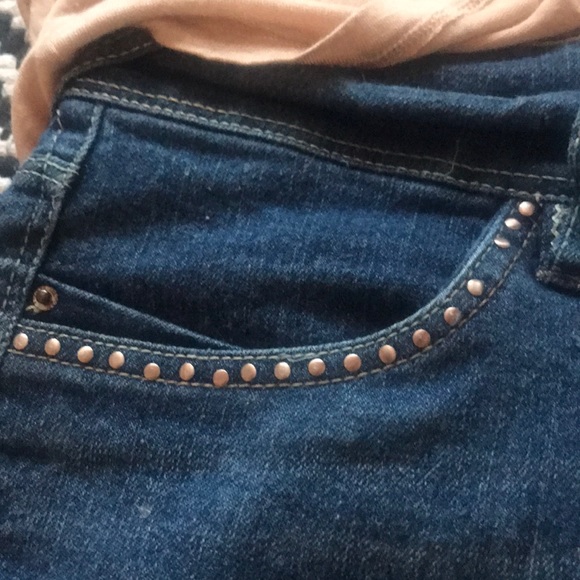 Cute top and Jean shorts - Picture 5 of 7